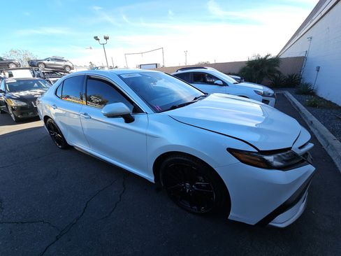 Used 2021 Toyota Camry XSE image 3