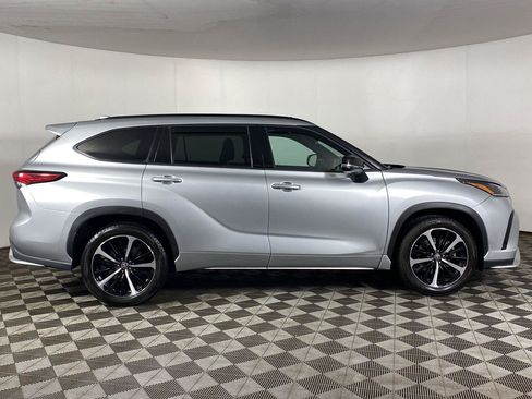 Used 2022 Toyota Highlander XSE AWD/4WD image 7