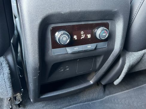 Used 2026 Chevrolet Traverse LT AWD/4WD image 13