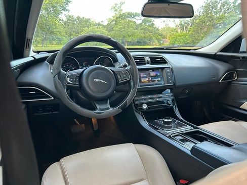 Used 2018 Jaguar XE RWD image 13