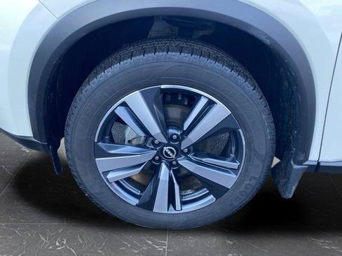 Used 2023 Nissan Rogue SL AWD/4WD image 32