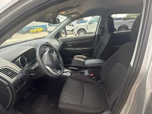 Used 2025 Mitsubishi Outlander Sport AWD image 5