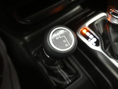 Used 2020 Jeep Gladiator Overland AWD/4WD image 25