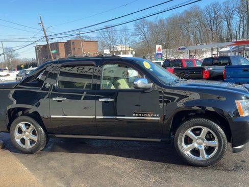 Used 2013 Chevrolet Avalanche LTZ image 5