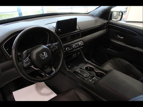 Certified 2025 Honda Pilot Black Edition image 13
