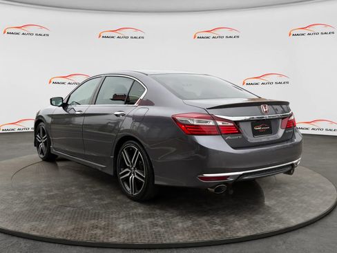 Used 2017 Honda Accord Sport image 8