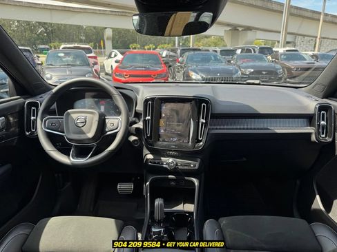 Used 2022 Volvo XC40 T5 R-Design w/ Climate Package AWD/4WD image 38
