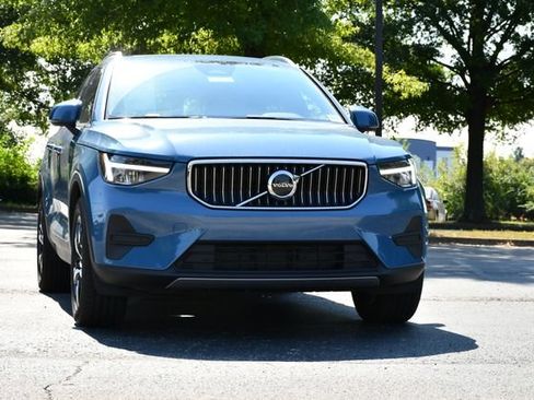 Certified 2024 Volvo XC40 B5 Core AWD/4WD image 2