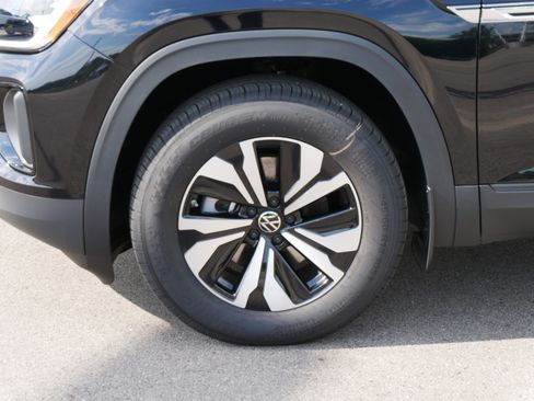 New 2025 Volkswagen Atlas Cross Sport SE image 4