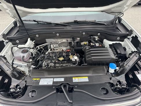 Used 2025 Volkswagen Atlas SE image 35