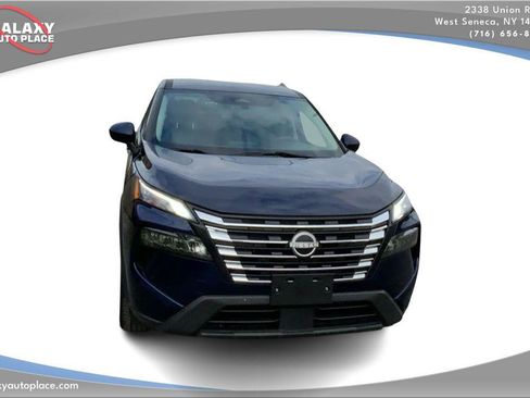 Used 2024 Nissan Rogue SV AWD/4WD image 3