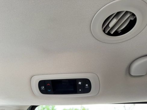 Used 2020 Chrysler Voyager L FWD image 34