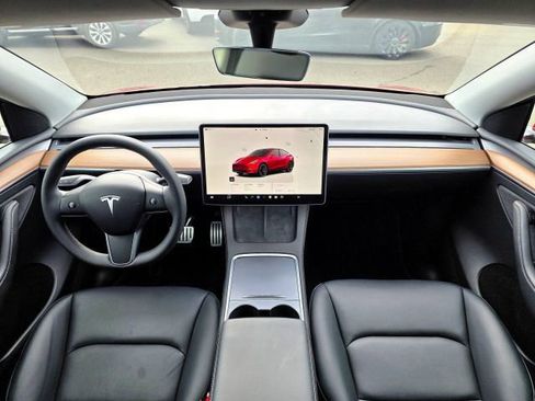 Used 2024 Tesla Model Y Performance AWD/4WD image 9