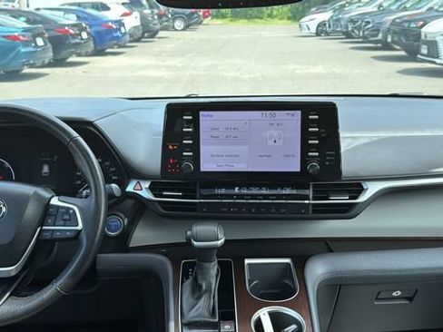 Used 2024 Toyota Sienna XLE AWD/4WD image 20