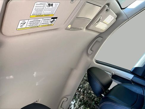 Used 2019 Nissan Rogue SV FWD image 14