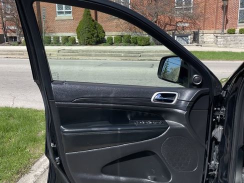 Used 2020 Jeep Grand Cherokee Laredo w/ Security & Convenience Group image 6