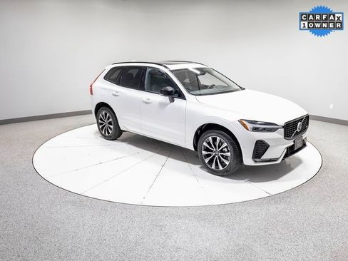 Used 2025 Volvo XC60 B5 Plus image 27