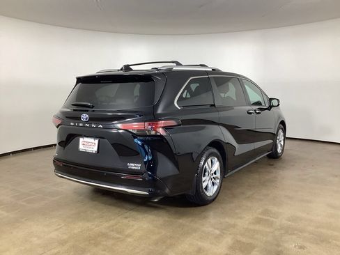 Used 2024 Toyota Sienna Limited AWD/4WD image 5