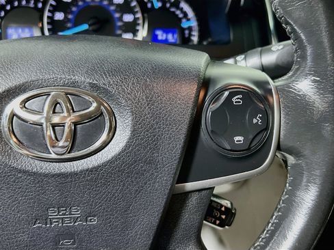 Used 2014 Toyota Camry XLE FWD image 19
