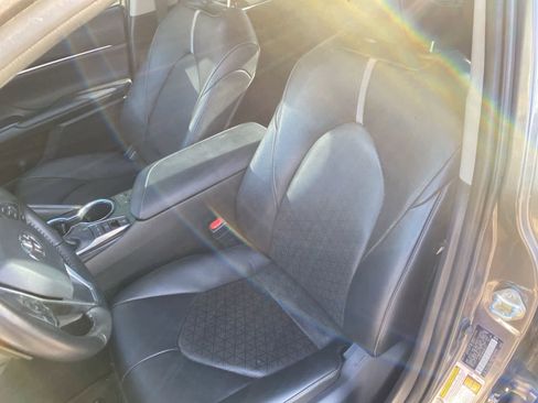 Used 2019 Toyota Camry XSE image 11