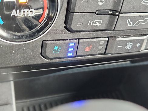 Used 2019 Ford F150 Lariat w/ Equipment Group 502A Luxury AWD/4WD image 24