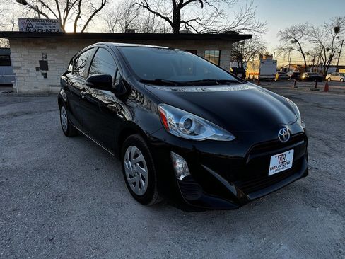 Used 2016 Toyota Prius C Two image 16