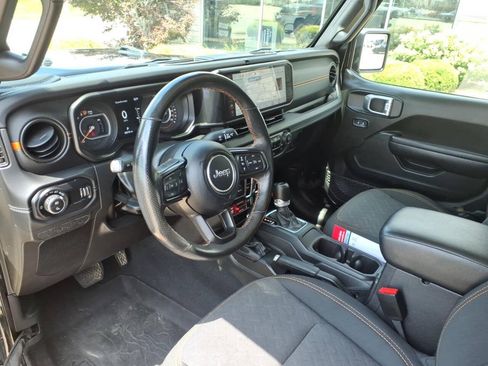 Used 2024 Jeep Gladiator Mojave w/ Convenience Group AWD/4WD image 21