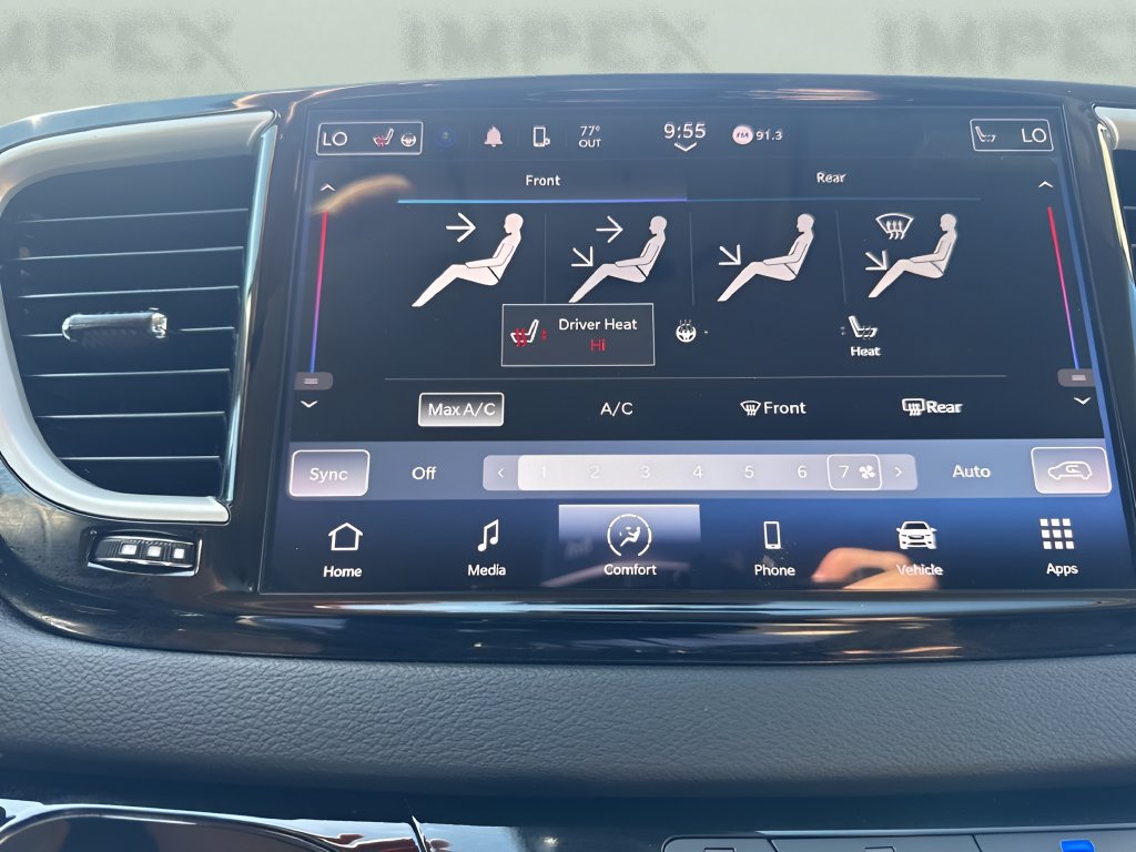 Used 2023 Chrysler Pacifica Touring-L FWD image 19