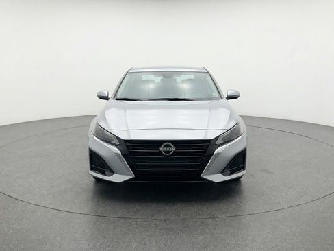 Used 2025 Nissan Altima 2.5 SV image 2