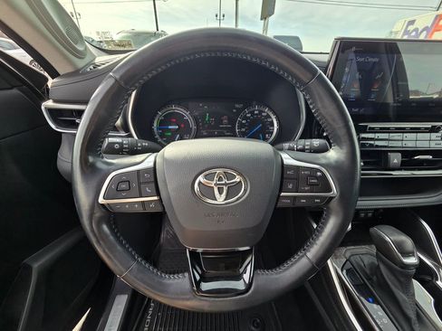Used 2021 Toyota Highlander Limited image 14