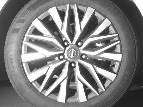 Used 2025 Nissan Altima 2.5 SV FWD image 13