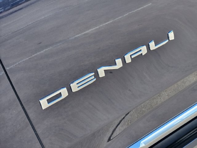 Used 2023 GMC Yukon XL Denali AWD/4WD image 12