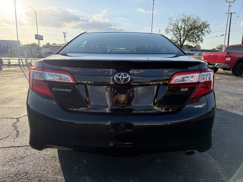 Used 2014 Toyota Camry SE FWD image 6