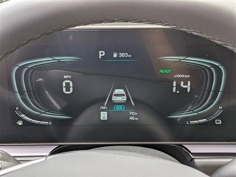 Used 2024 Kia Niro EX image 15