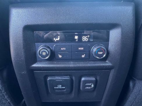 Used 2023 Chevrolet Traverse High Country image 36