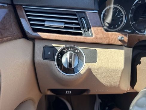 Used 2013 Mercedes-Benz E 350 Sedan image 27