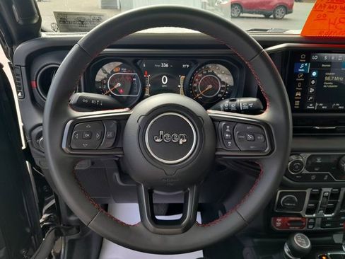 Used 2024 Jeep Wrangler Unlimited Rubicon AWD/4WD image 13