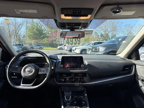 Used 2024 Nissan Rogue SV w/ SV Premium Package image 6