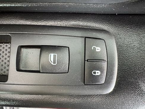 Used 2020 Dodge Grand Caravan SE FWD image 32