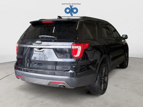 Used 2017 Ford Explorer XLT w/ Equipment Group 202A image 6