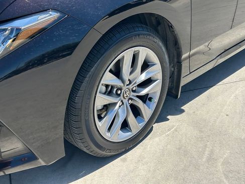 Used 2022 Toyota Avalon XLE FWD image 9