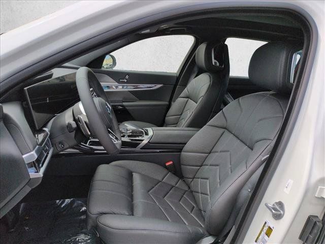 Used 2026 BMW i7 eDrive50 w/ M Sport Package RWD image 4