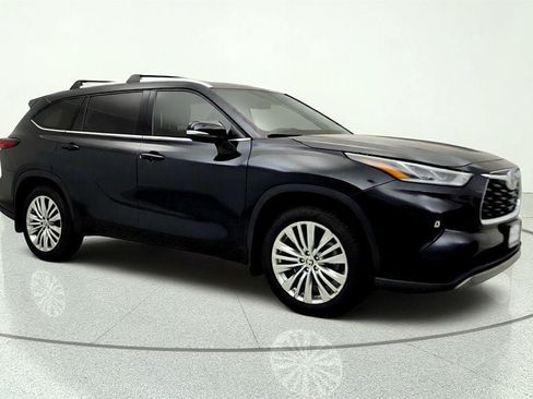 Used 2025 Toyota Highlander Platinum AWD/4WD image 3