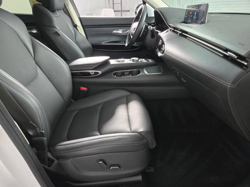 Used 2025 Genesis GV70 2.5T AWD/4WD image 17