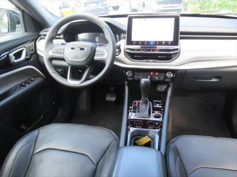 Certified 2025 Jeep Compass Limited w/ Elite Group AWD/4WD image 13