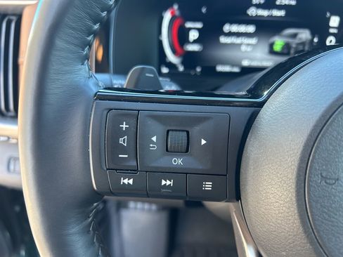 Used 2024 Nissan Pathfinder Platinum image 12