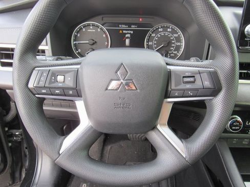 Used 2022 Mitsubishi Outlander ES image 15