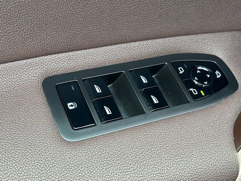 Used 2023 BMW iX xDrive50 w/ Premium Package image 11