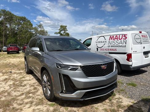 Used 2025 Cadillac XT6 Premium Luxury image 3