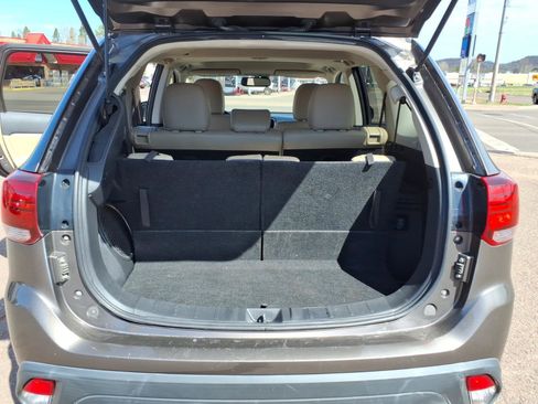 Used 2017 Mitsubishi Outlander SE AWD/4WD image 12